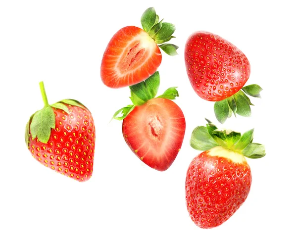 在白色背景上分离的红色美味草莓的图片宏 草莓广告果汁和果酱的例子 — 图库照片