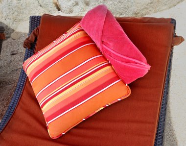 Yastık ve plaj havluları