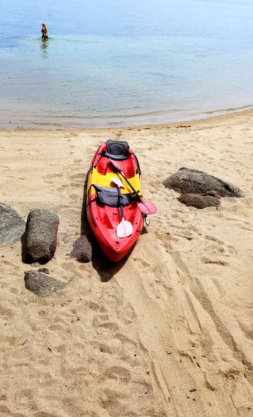 Kayak de colores brillantes — Foto de Stock