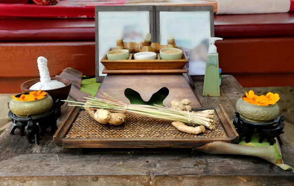 Mesa com elementos de spa — Fotografia de Stock