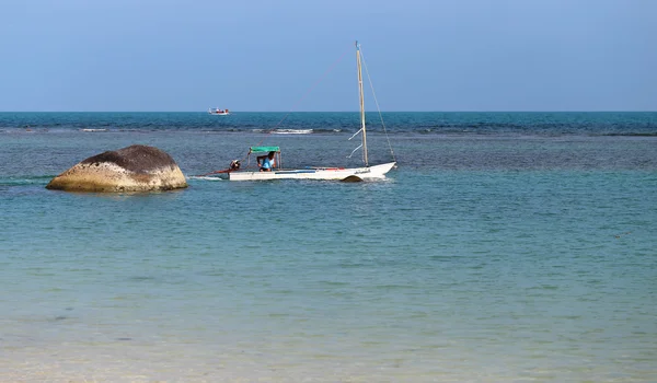 Paesaggio marino con barche — Foto Stock