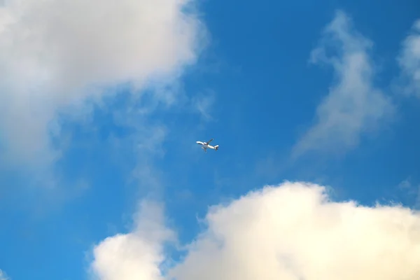 Photos sky with clouds and aircraft — Stock Photo, Image