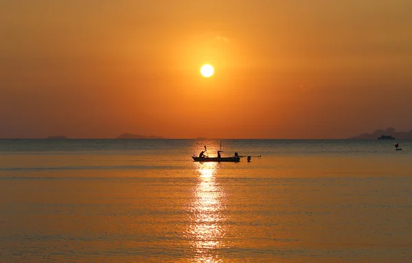 Vacker solnedgång på havet — Stockfoto