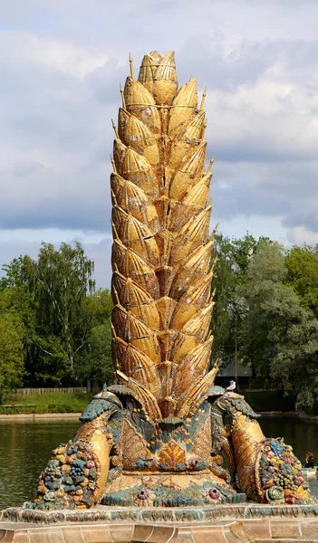 Beautiful fountain spike — Stock Photo, Image