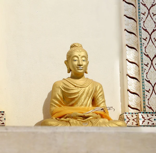 Schöner goldener Buddha — Stockfoto