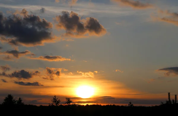 Foto puesta del sol cielo — Foto de Stock