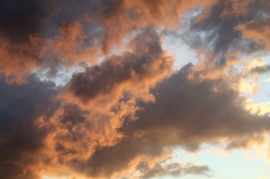 Güzel bulutlar fotoğrafı 