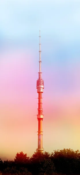 Televizyon yüksek katlı kule — Stok fotoğraf
