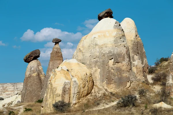 Gyönyörű kúp rock Cappadocia, Törökország — Stock Fotó