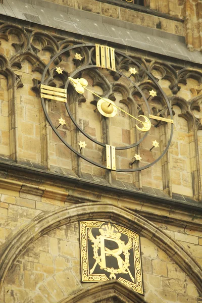 Clock on the facade of St.Vitus Cathedral in Prague,Czech Republic — Stock Photo, Image