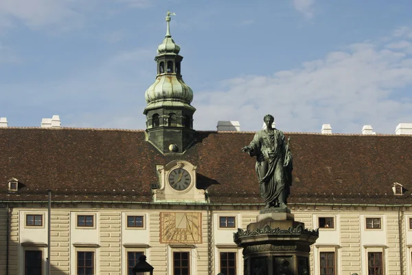 İmparatorluk Sarayı, Viyana önünde anıt — Stok fotoğraf