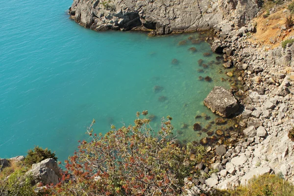 Crimea bergen en zwarte zee liggend, azuurblauwe baai, goede zonnige dag — Stockfoto