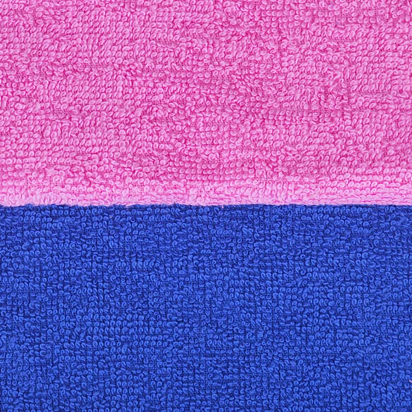 Roze en blauwe handdoek, jongen en meisje, textuur, kleurrijke achtergrond — Stockfoto