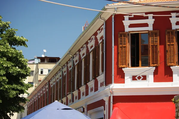 Bright red building in Shkodra, Albania — Stock Photo, Image