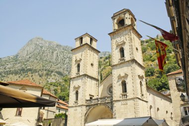 St Trifon Katedrali şehirdeki en iyi bilinen turistik 's