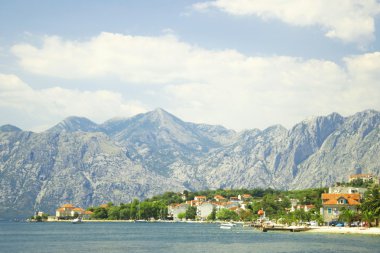 Kotor Körfezi manzarası. Karadağ