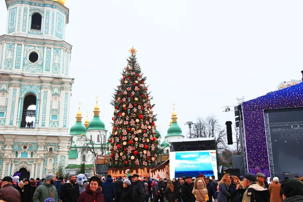 Jarmark Bożonarodzeniowy na placu Sophia w Kijów, Ukraina. — Zdjęcie stockowe