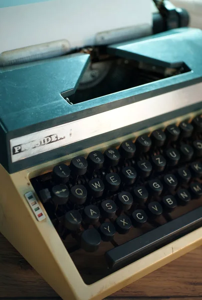 Eski daktilo yazdırmaya hazır