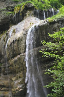 güzel şelale düşen bir uçurum, chegem gorge, Kafkasya