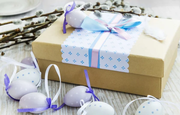 Easter gift with Easter eggs decoration — Stock Photo, Image