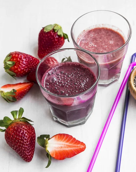 Strawberry smoothies with fruits — Stock Photo, Image