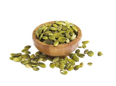 İzole bambu kase kabak çekirdeği