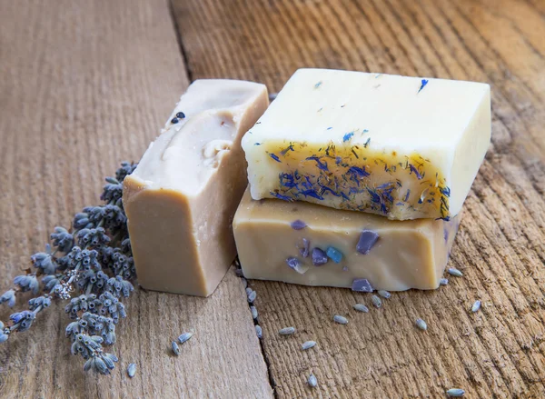 Natural handmade soaps with honey,lavender, chamomile and goat m — Stock Photo, Image