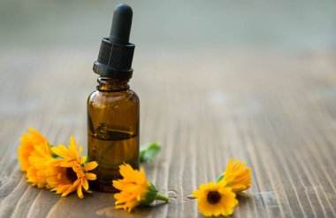 Gerekli yağ şişesi Calendula tıbbi tesisi, Calendula officinalis