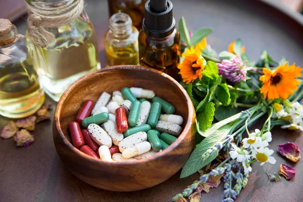 Medicina Alternativa Medicina Herbal Con Plantas Extrae Suplementos Píldoras — Foto de Stock