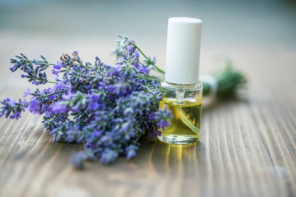 Glass Bottle Lavender Essential Oil Fresh Lavender Flowers Wooden Table — Stock Photo, Image