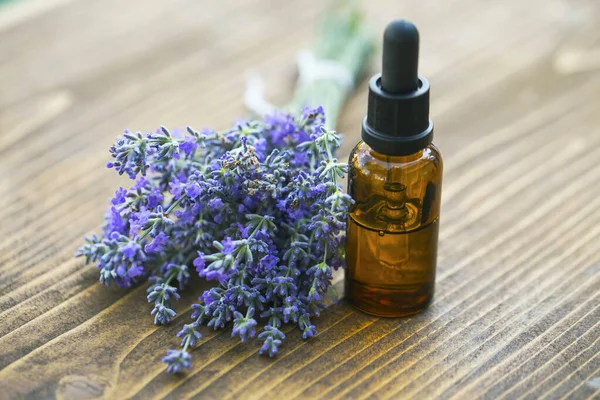 Glass Bottle Lavender Essential Oil Fresh Lavender Flowers Wooden Table — Foto de Stock