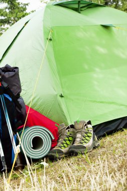 Camping.Mountain çizme, çadır ve sırt çantası