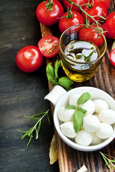 Italian Cooking Ingredients, Mozzarella, Basil, Olive Oil and Ch — Stock Photo, Image