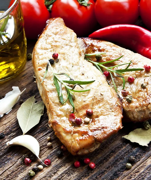 Biberiye ve sebze ızgara domuz biftek