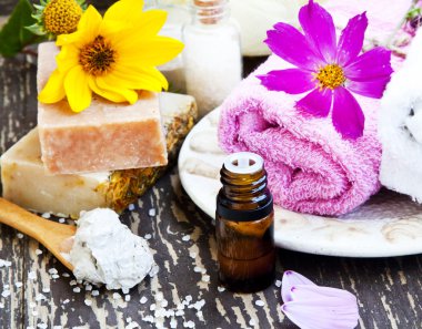 Spa.Natural sabun, kil maskesi, özü yağı ve havlu