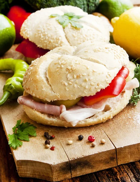 Sandwiches de Jamón con Verduras — Foto de Stock