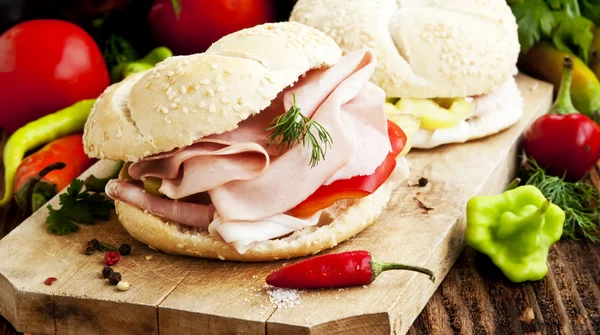 Sandwiches de Jamón con Verduras — Foto de Stock