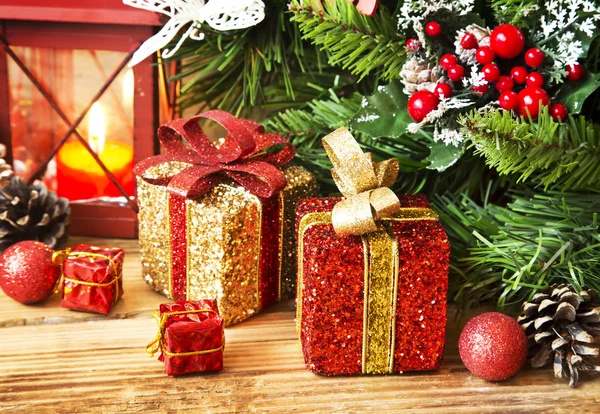 Karácsonyi ajándékokat csomagolni — Stock Fotó