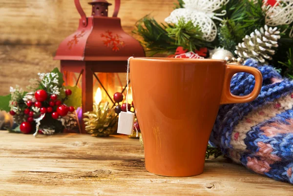 Tazza di tè su sfondo caldo di Natale — Foto Stock