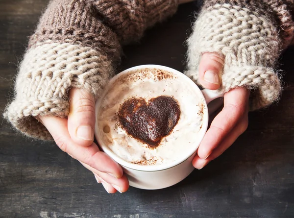 Kalp şekli Cappuccino Holding eller
