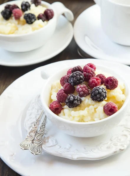 Vanilla Rice Pudding with Berries — Stock Photo, Image