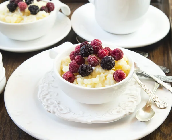 Vanilla Rice Pudding with Berries — Stock Photo, Image