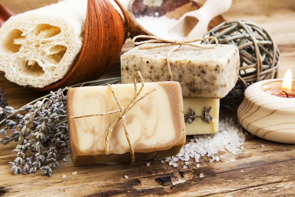 Natural Soap.Homemade Spa Setting com produtos Bodycare — Fotografia de Stock