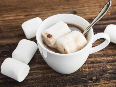 Marshmallow ile sıcak çikolata Kupası
