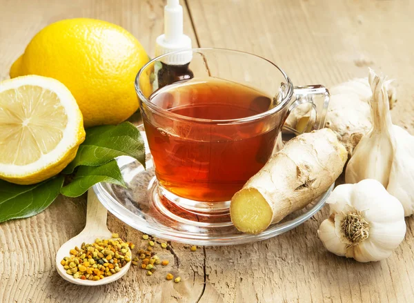 Tè al limone con zenzero.Medicina alternativa — Foto Stock