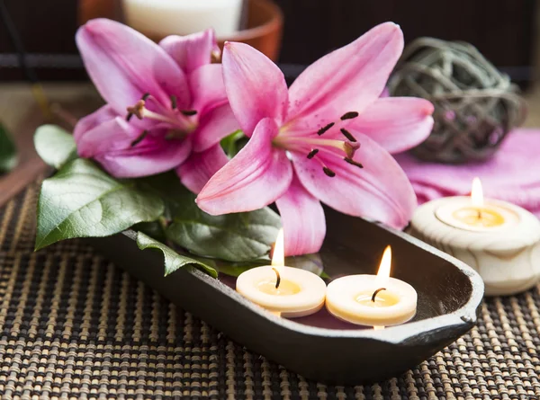 Spa Floating Burning Candles and Lilies — Stock Photo, Image