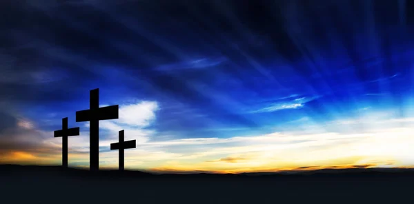 Christelijke kruisen op de heuvel — Stockfoto