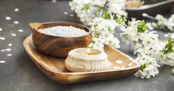 Geur kaars, bloemen en essentie Spa en aromatherapie instelling — Stockfoto
