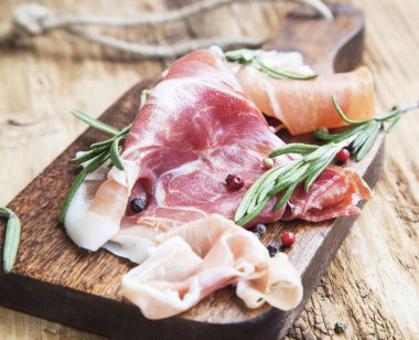 Prosciutto jambonu biberiye ve biber baharat