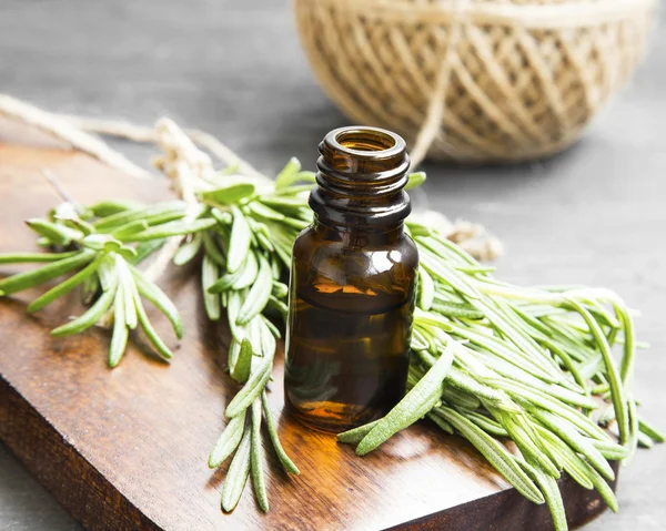 Frasco de óleo essencial de Rosemary Herb — Fotografia de Stock